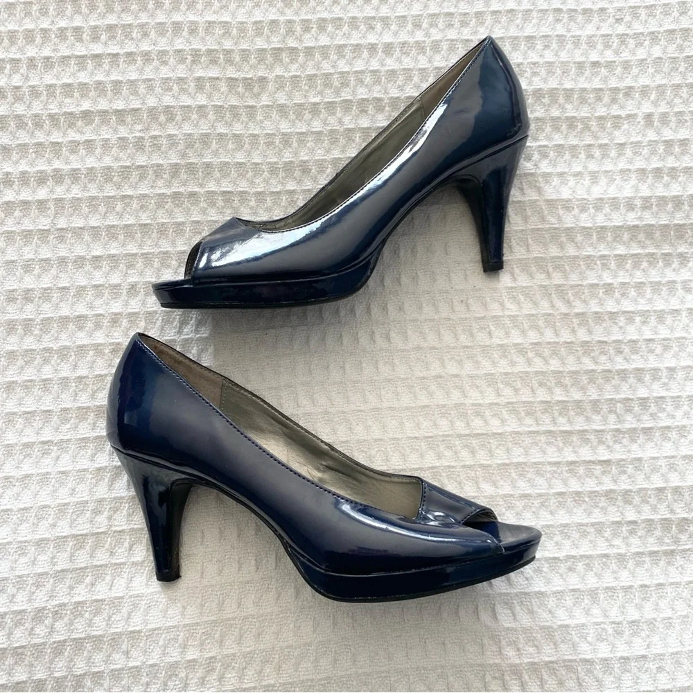 Bandolino Dark Blue Patent Peep Toe Heels size 9